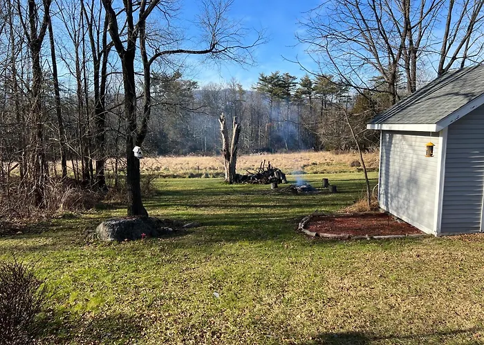 Country Cottage With Large Yard, Fire Pit & Nature Views