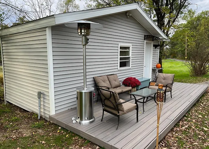 Country Cottage With Large Yard, Fire Pit & Nature Views